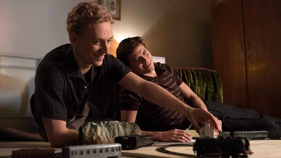 Кадр из фильма "Нуреев. Белый ворон" (2019), реж. Рэйф Файнс