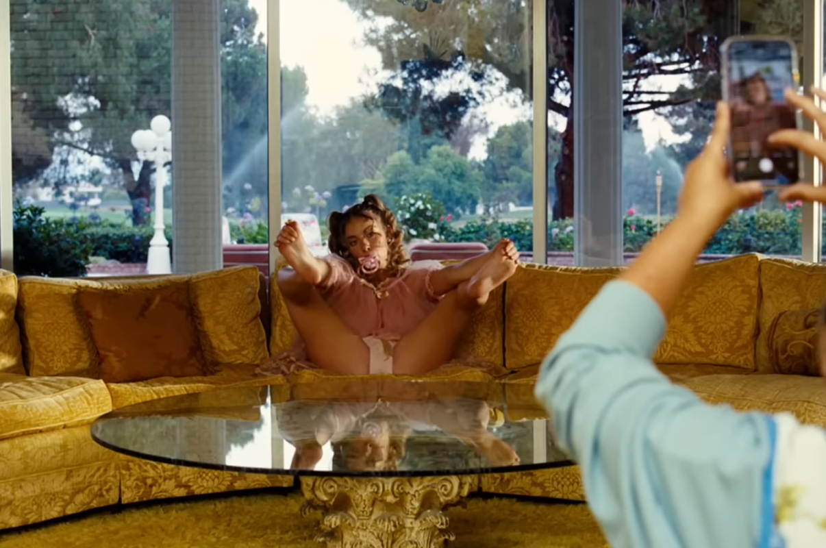 Кадр из тизера третьего сезона сериала "Эйфория"