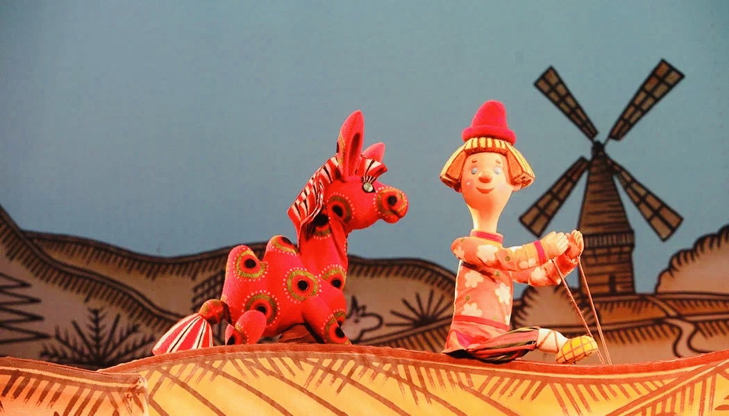 Сцена из детского кукольного спектакля "По щучьему велению" в Театре Кукол имени Сергея Образцова. Фото: Михаил Гутерман. Предоставлено пресс-службой ГАЦТК Образцова