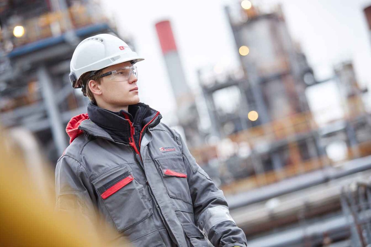 Изображение сгенерировано при помощи нейросети Midjourney