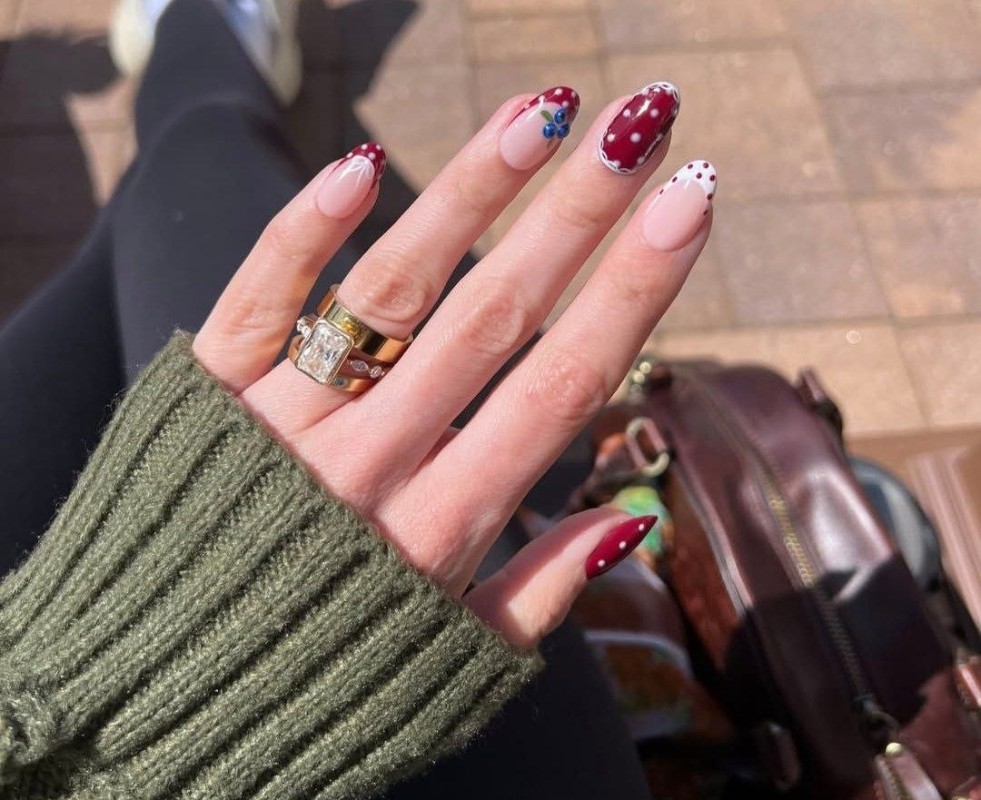 Фото: соцсети / @finewinenails