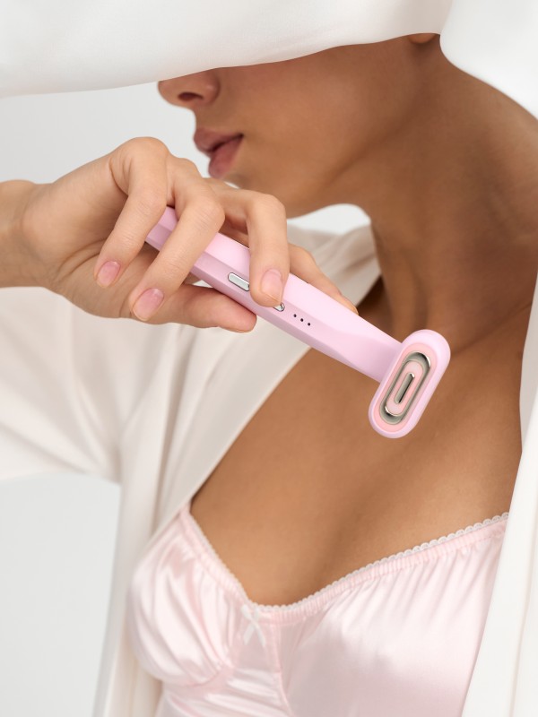 Фото: архивы пресс-службы MURIER. Микротоковый массажер для лица с EMS и LED терапией