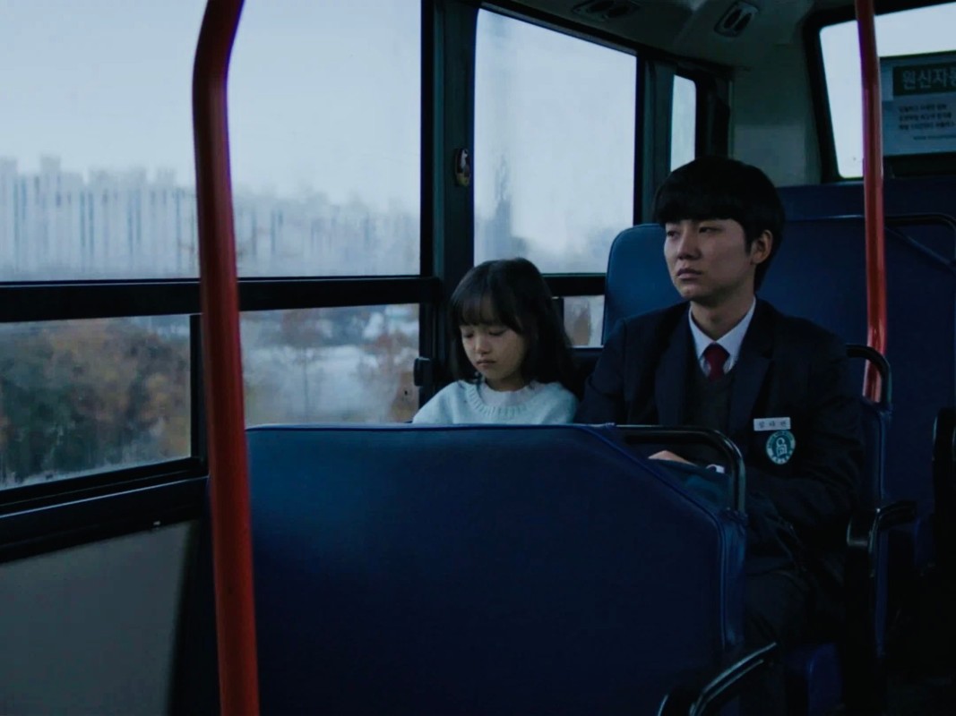 Кадр из фильма "Зимний свет" (2026), реж. Чо Хен-со