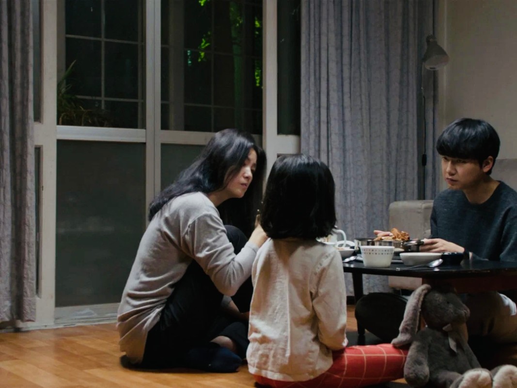 Кадр из фильма "Зимний свет" (2026), реж. Чо Хен-со