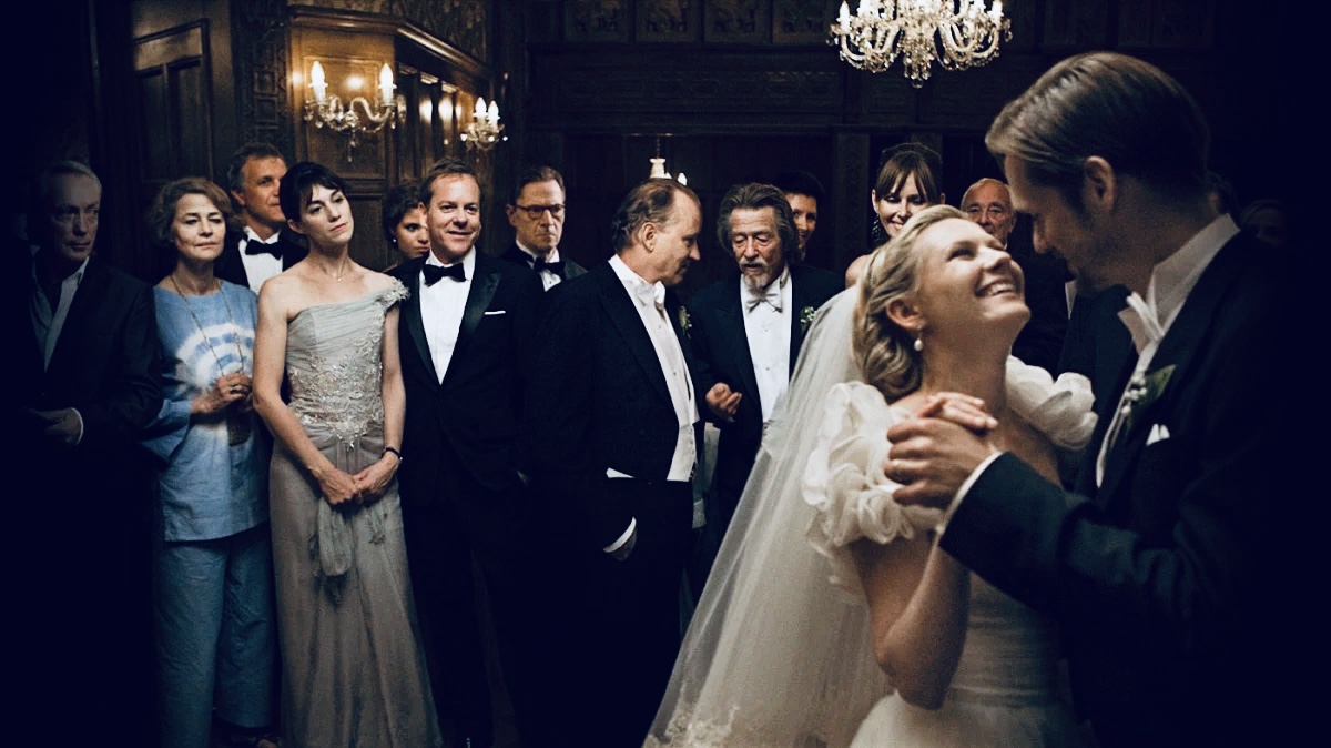 Кадр из фильма "Меланхолия" (2011), реж. Ларс фон Триер