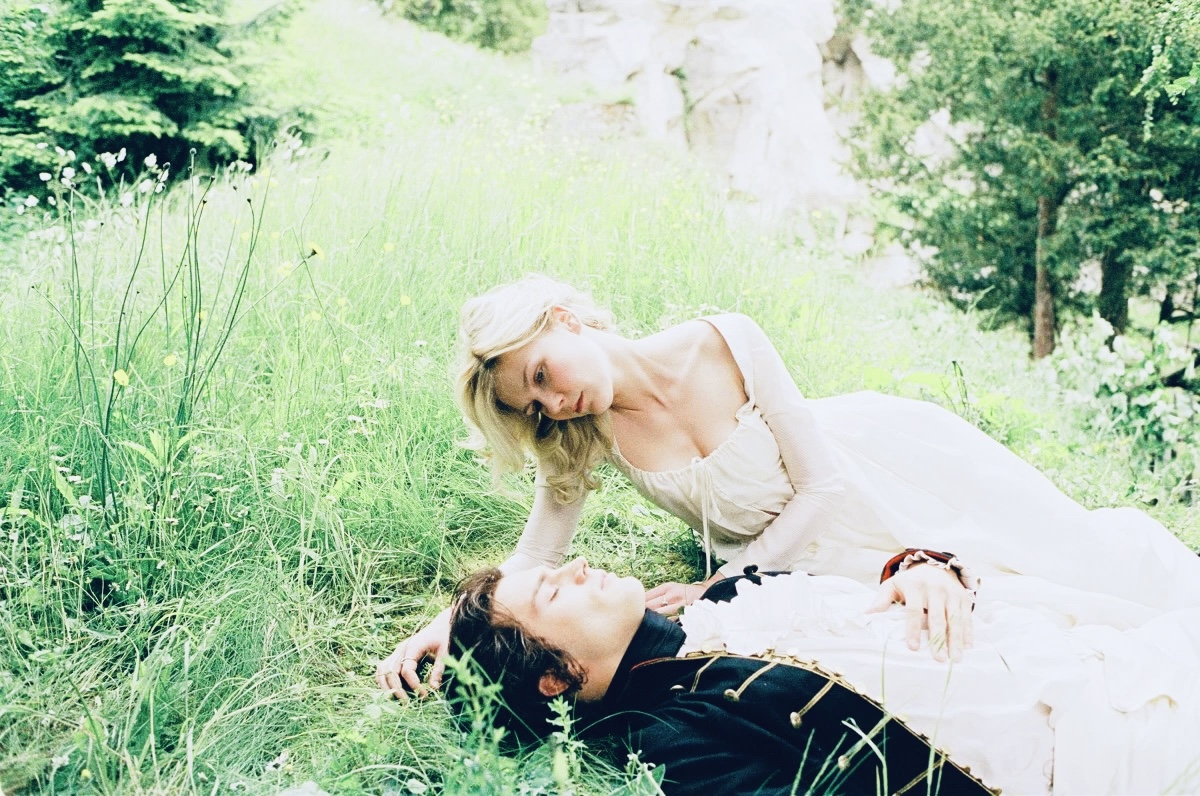 Кадр из фильма "Мария-Антуанетта" (2006), реж. София Коппола