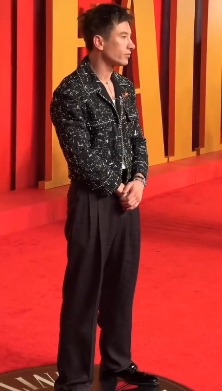 Бари Кеоган. Фото: скриншот YouTube/@celebbusscentral