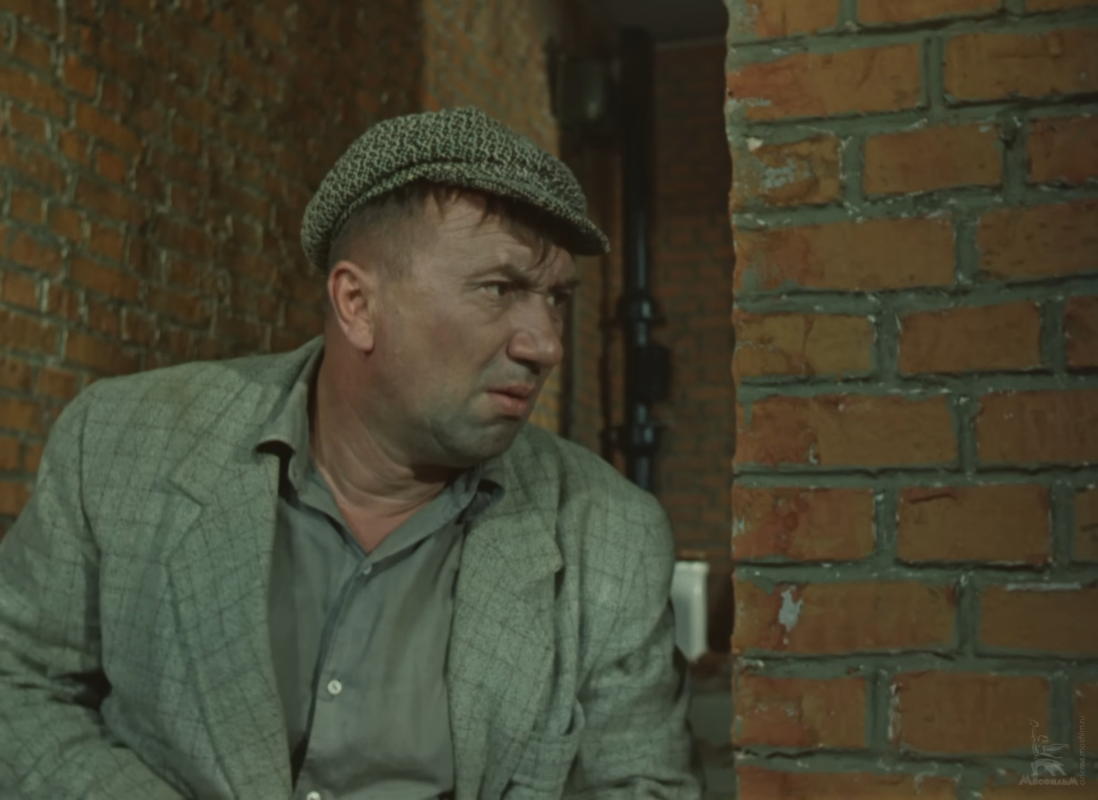 Алексей Смирнов. Кадр из фильма "Операция "Ы" и другие приключения Шурика" (1965), реж. Леонид Гайдай