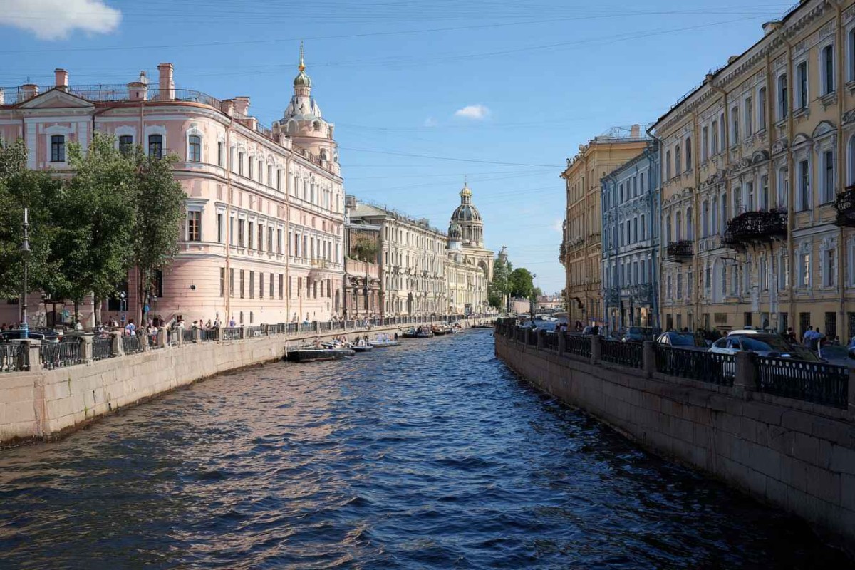 Изображение сгенерировано при помощи нейросети Midjourney