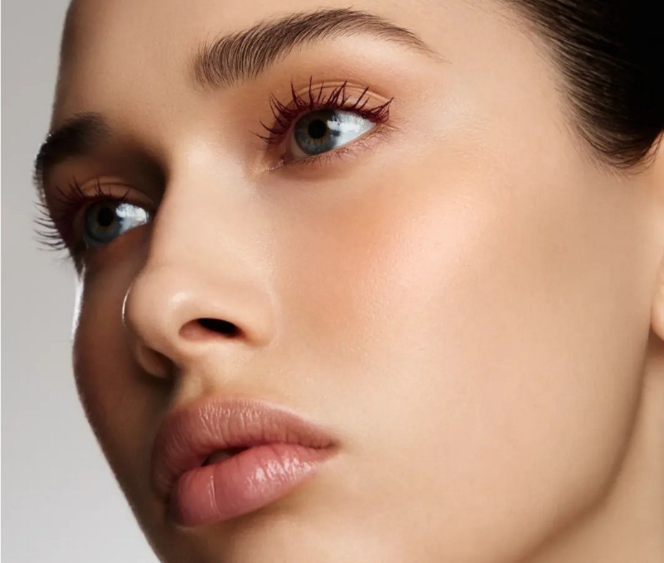 Фото: архивы пресс-службы SHIK Cosmetics. Термотушь для ресниц LASH SCULPT MASCARA 02 Burgundy