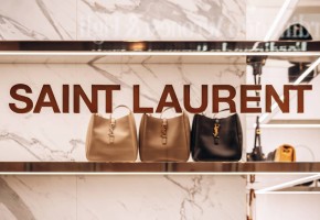 Saint Laurent стал самым популярным брендом мира по версии Lyst Index
Saint Laurent стал самым популярным брендом мира по версии Lyst Index