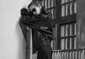 Визуальный код Saint Laurent: 5 культовых вещей, изменивших моду
Визуальный код Saint Laurent: 5 культовых вещей, изменивших моду