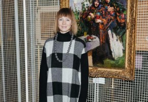 Дизайнер Вика Газинская заявила о дефиците стиля и красоты: "Модная жизнь Москвы сегодня не блещет"
Дизайнер Вика Газинская заявила о дефиците стиля и красоты: "Модная жизнь Москвы сегодня не блещет"