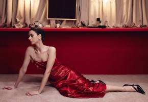 Как одеться на новогодний корпоратив 2025/2026: обзор 3 коллекций от российских брендов
							