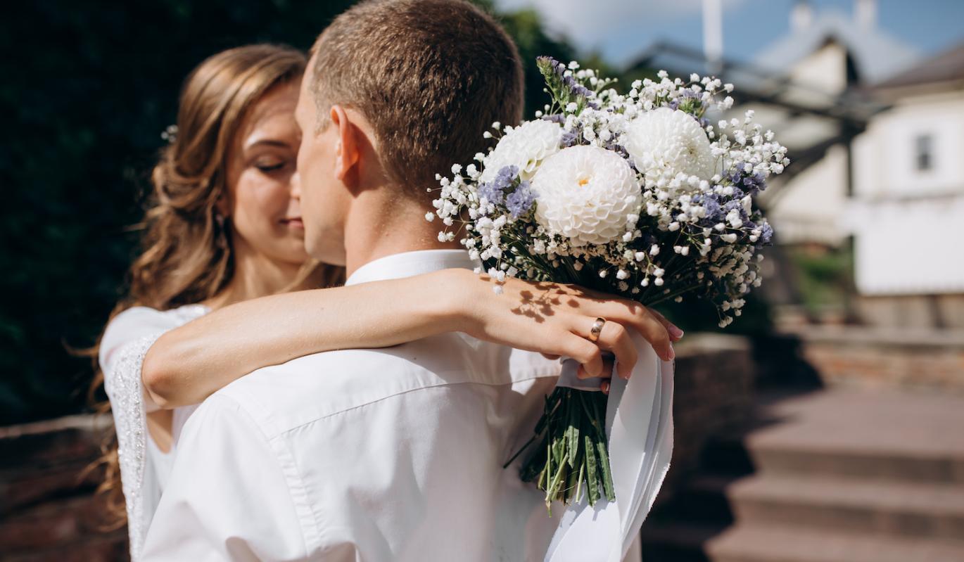 Букет невесты без ошибок: как выбрать форму и размер под платье, стилистику и формат свадьбы