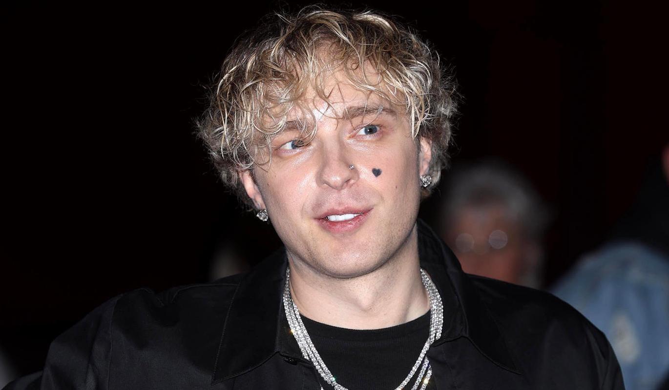 Егор Крид снимается в новогодних шоу на костылях после падения с лестницы в Дубае 