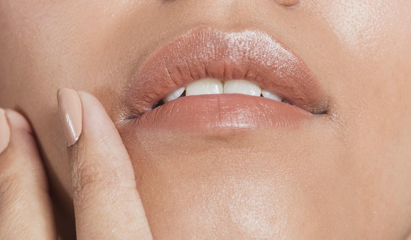 Возрастные изменения губ: что происходит и почему "увеличение" не всегда лучший вариант