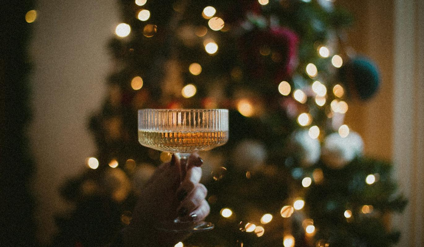 Что пить в новогоднюю ночь: список алкогольных и безалкогольных напитков