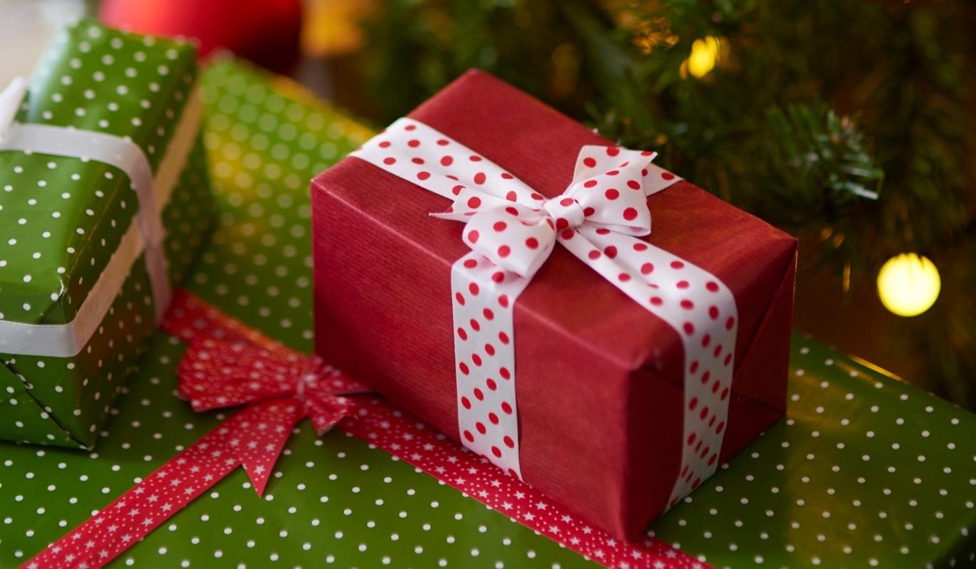 Что подарить на ему Новый год: 10 идей бьюти-подарков для мужчин