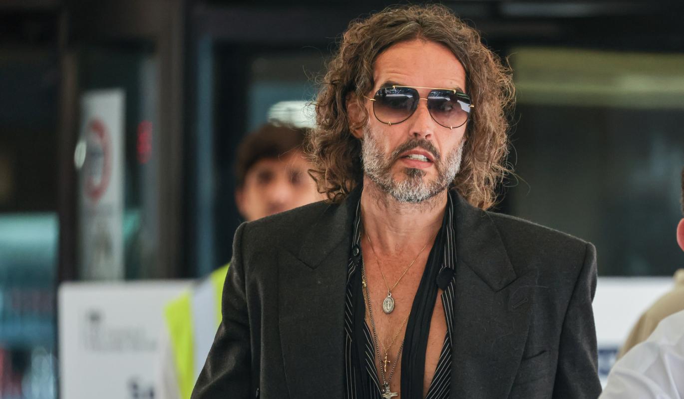 Актеру Расселу Брэнду предъявлены новые обвинения в изнасиловании