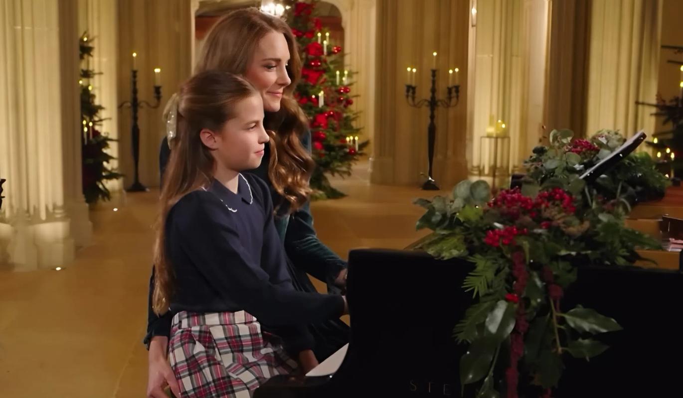 Кейт Миддлтон сыграла на фортепиано вместе с дочерью Шарлоттой