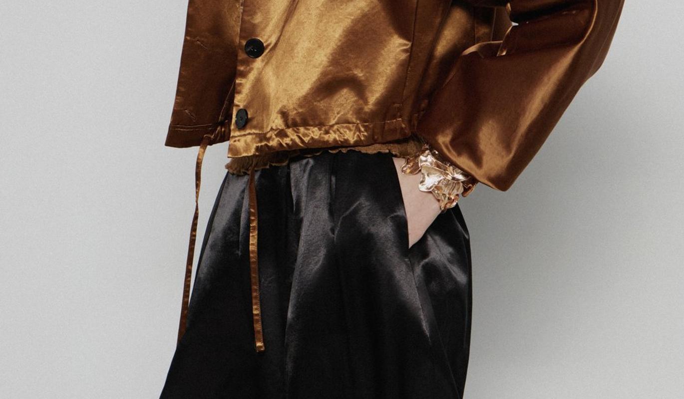 Брюки-алладины все еще тренд: с чем носить их зимой