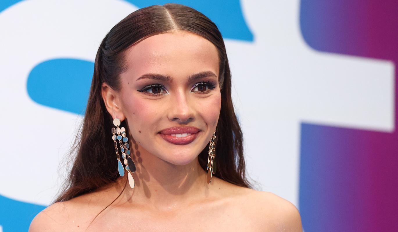 Бывшая невеста жениха Вали Карнавал заявила, что блогерша носит ее кольцо