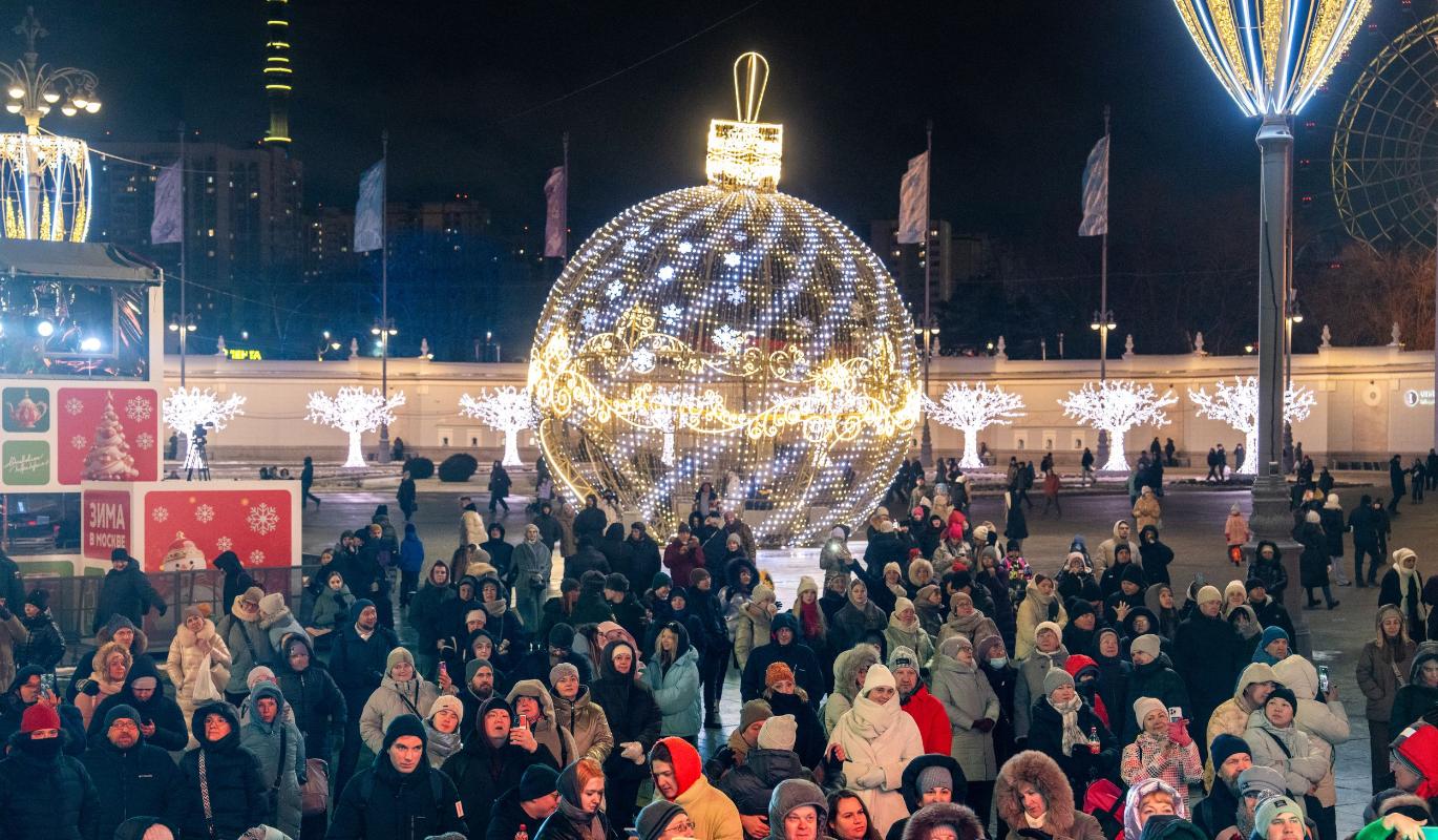 Новый год 2025 на ВДНХ: праздничная ночь с концертами, катком и "Воздушным трамваем"