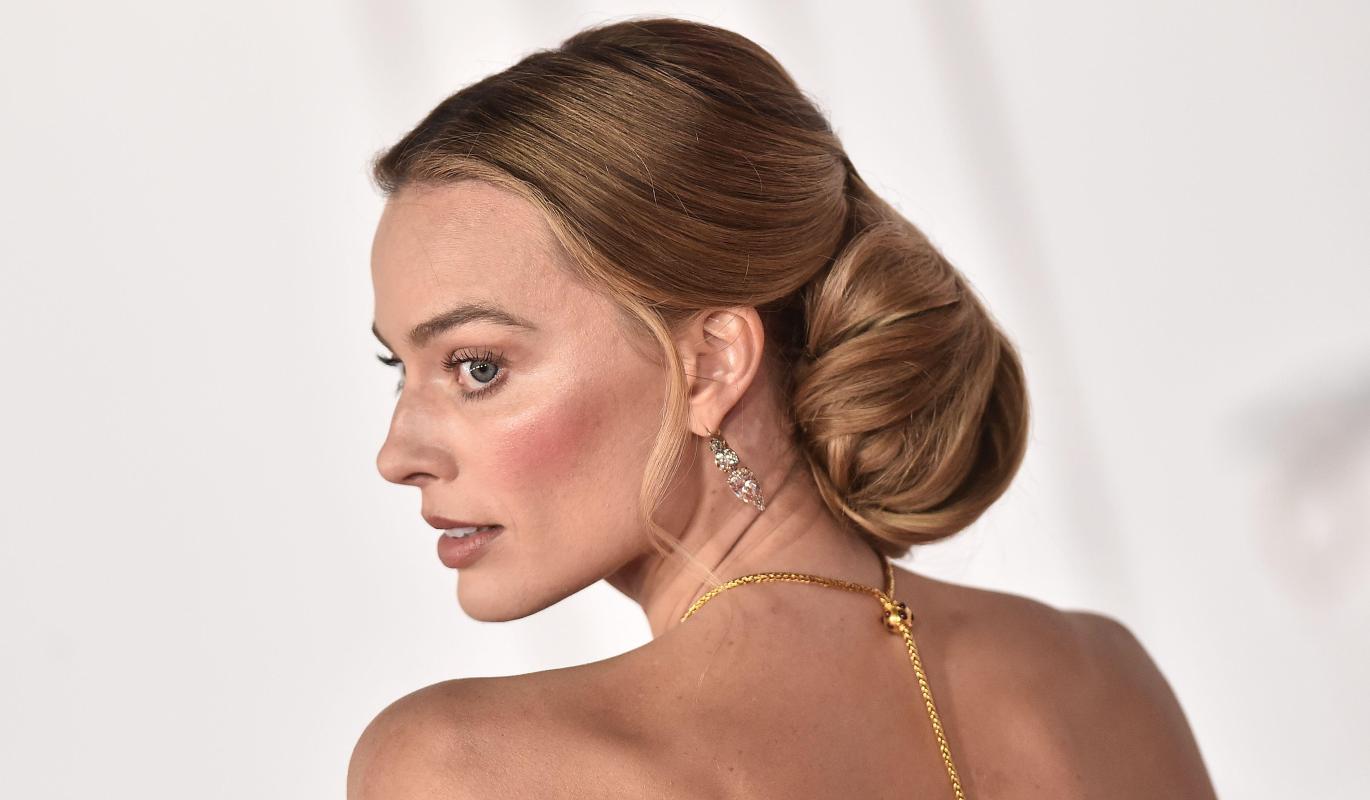 Марго Робби появилась на премьере "Грозового перевала" в ожерелье Элизабет Тейлор за $8 млн