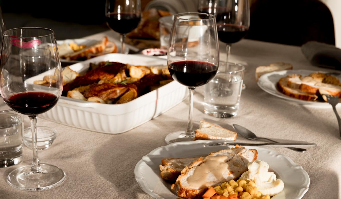 Вкусовые враги: что не стоит подавать к красному вину
