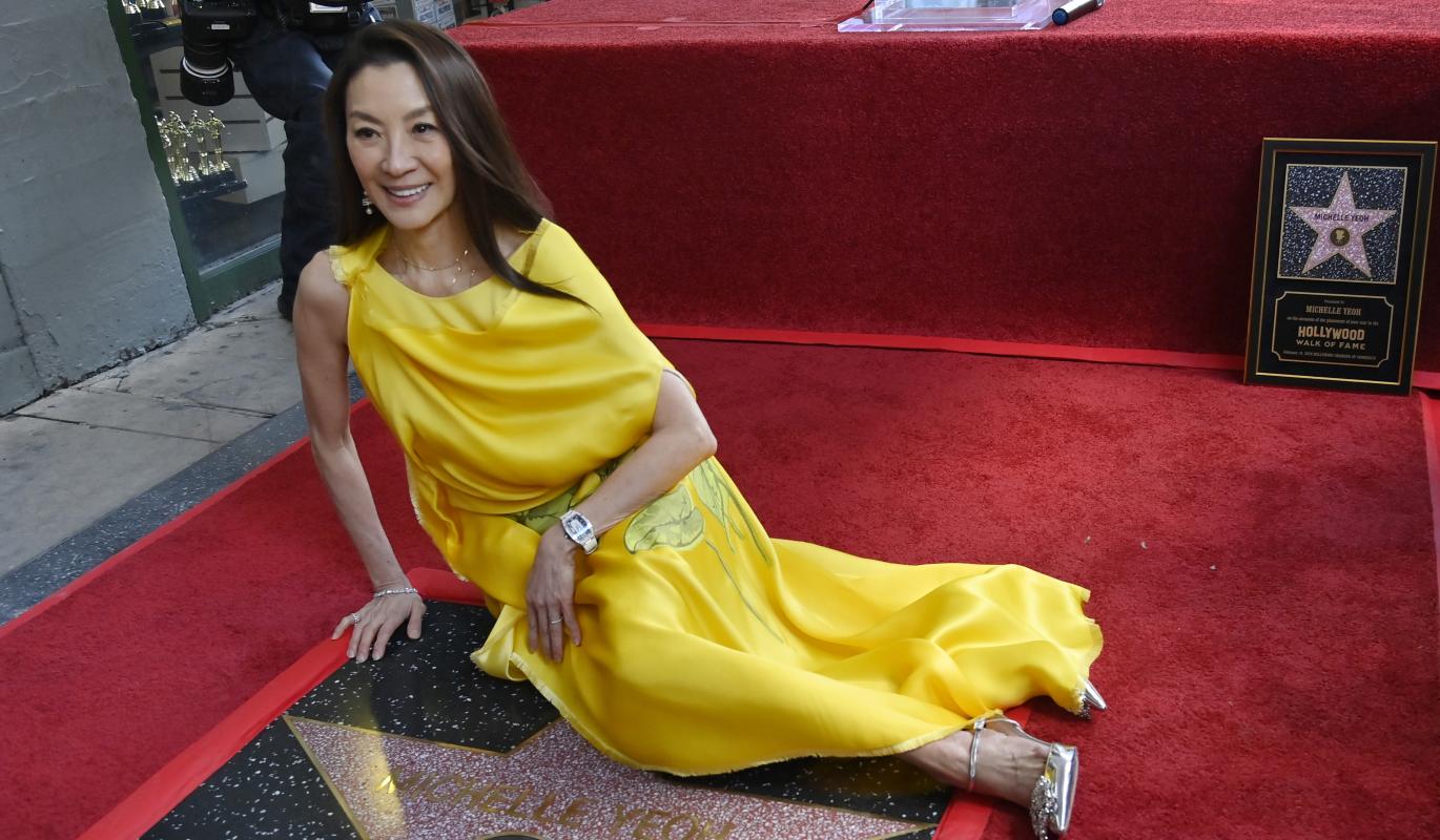 Актриса фильма "Все везде и сразу" Мишель Йео получила звезду на Аллее славы