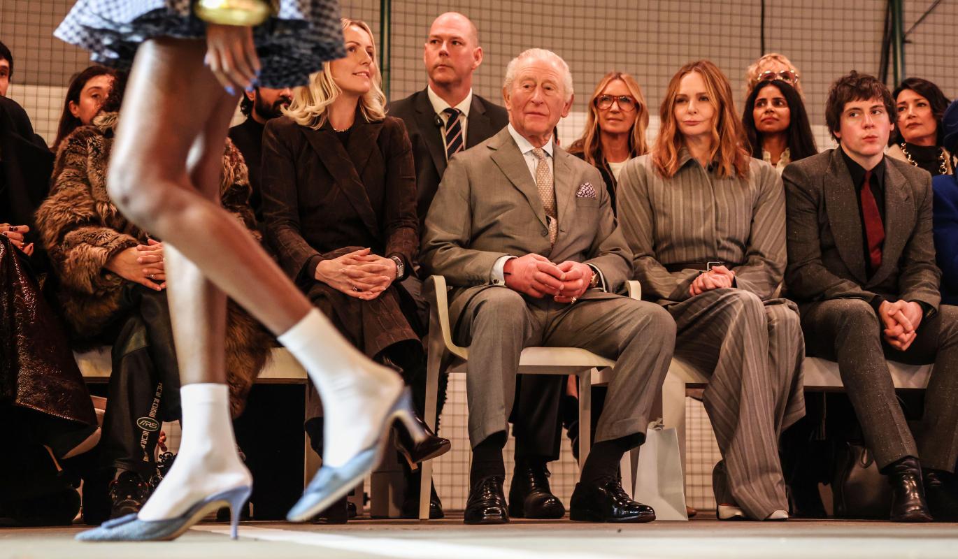 Король Британии Карл III посетил показ на Неделе моды в Лондоне
