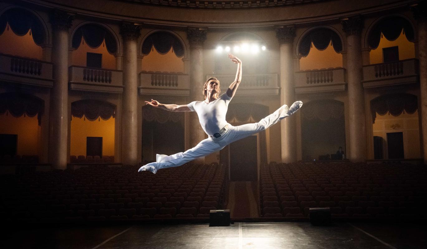 Премьер Большого театра Денис Родькин: "У балетных артистов праздников нет"