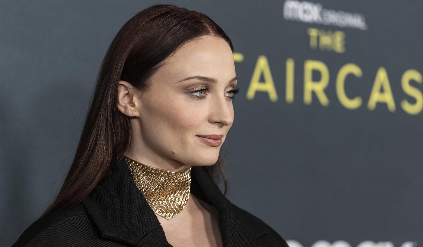 Съемки "Лары Крофт" остановили из-за травмы спины у Софи Тернер