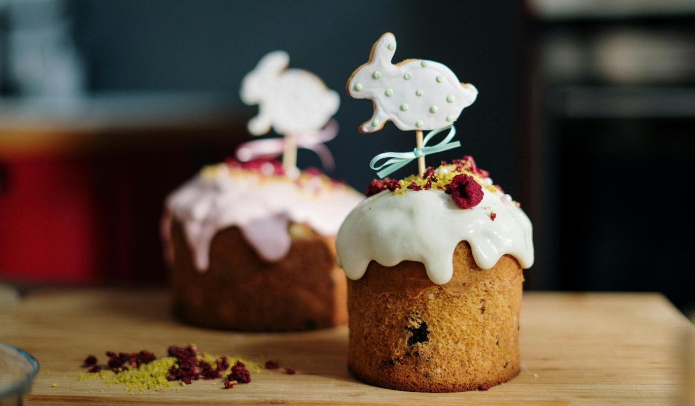 Глазурь для кулича: 5 проверенных рецептов, которые не трескаются и не осыпаются