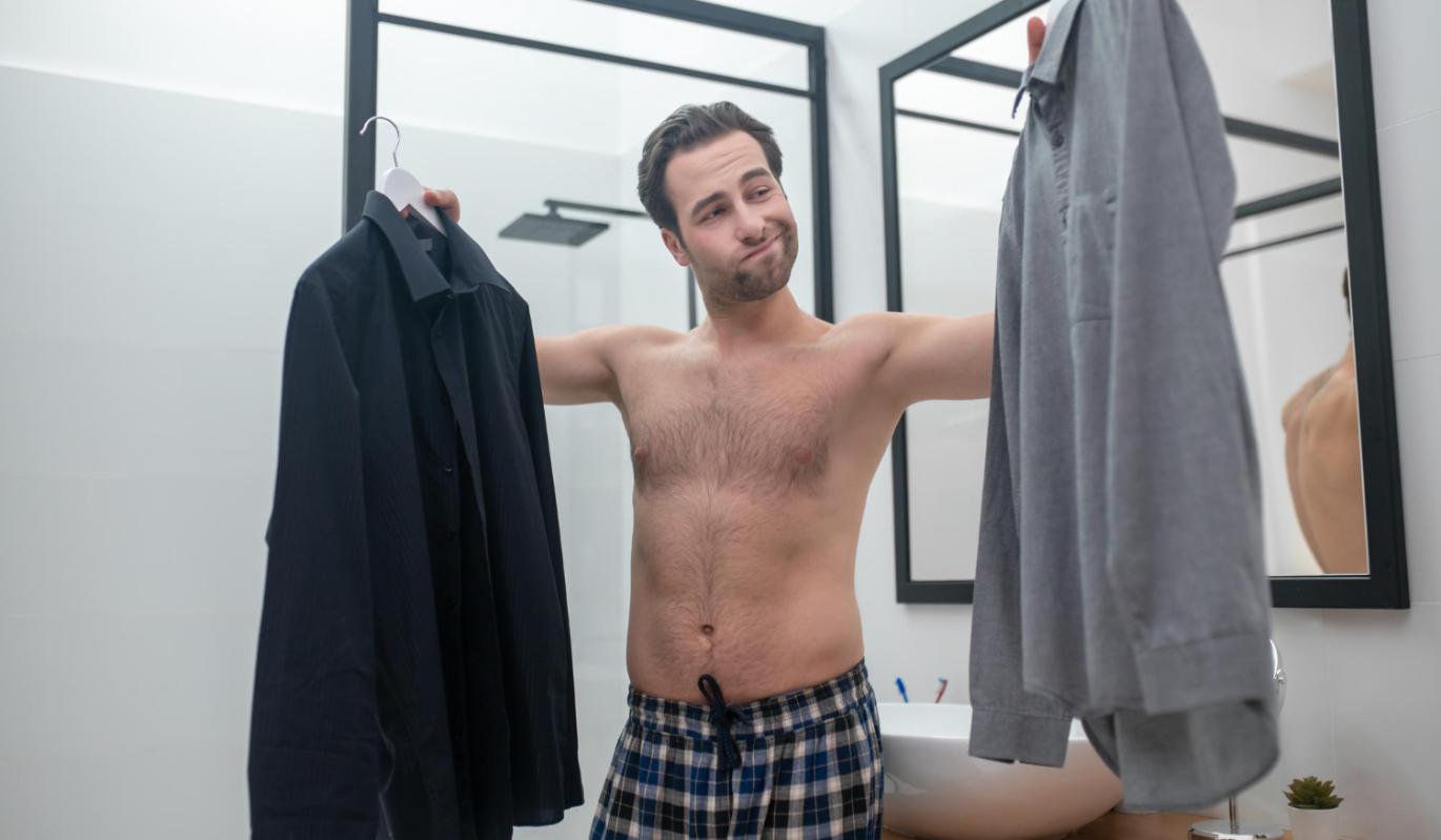 Брутально и естественно: что делать мужчине с волосатой грудью в 2026