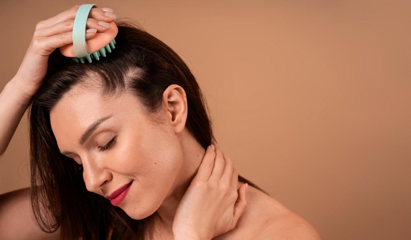 Массаж кожи головы: топ-5 лучших средств для роста волос