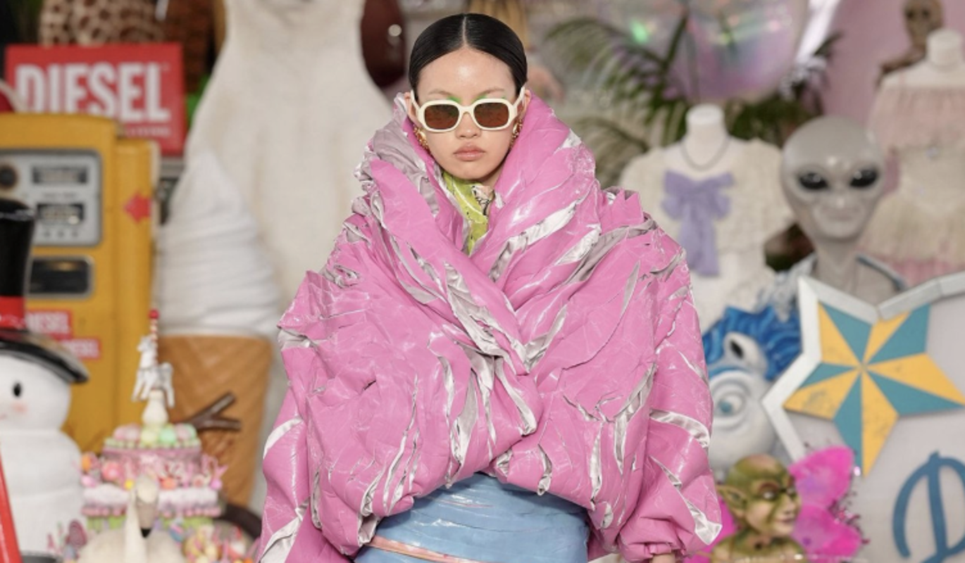 Мода-антидепрессант: как Diesel, Loewe и Miu Miu пытаются спасти нас от глобальной депрессии