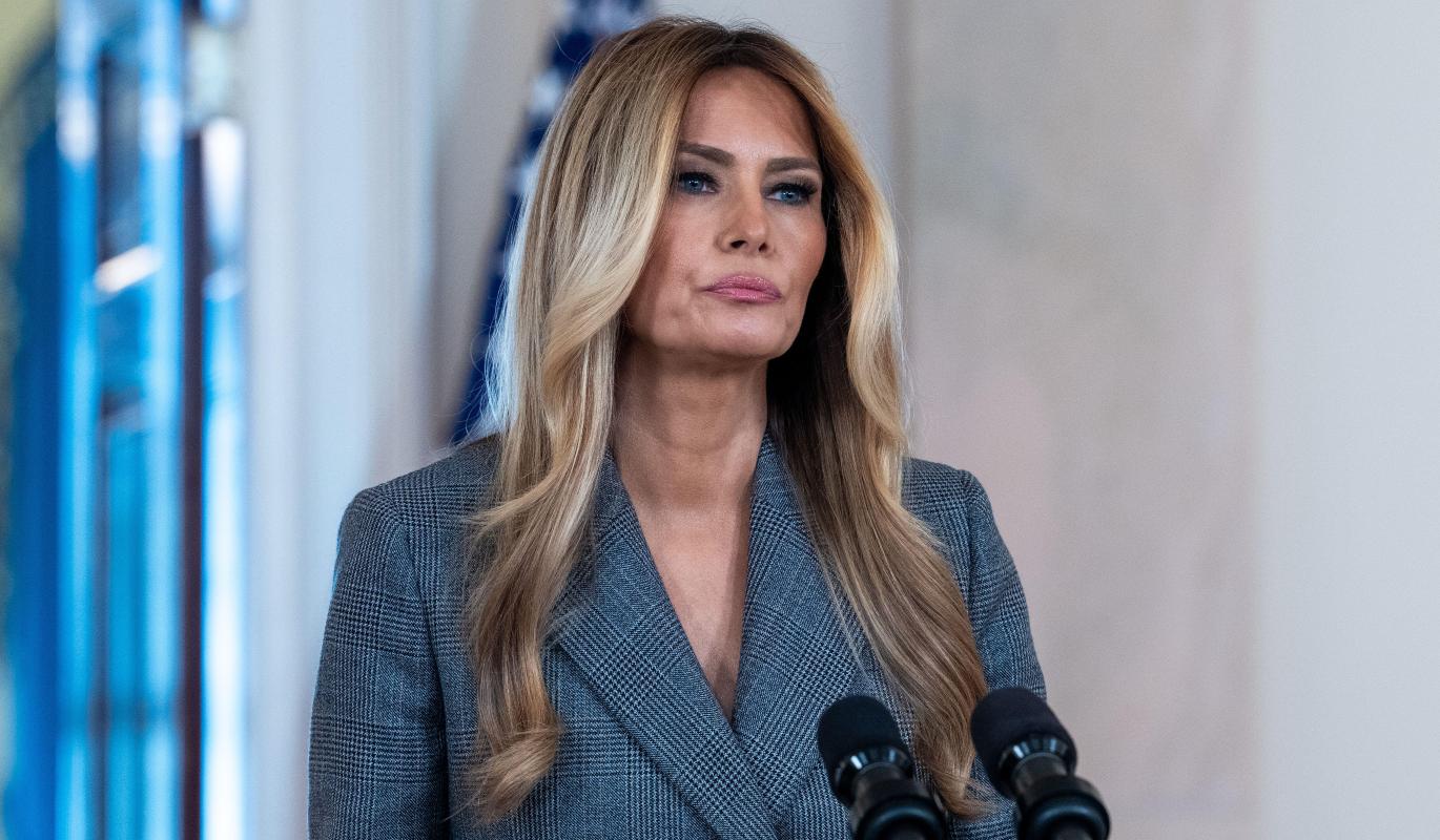 Мелания Трамп официально прокомментировала слухи о связи с Эпштейном