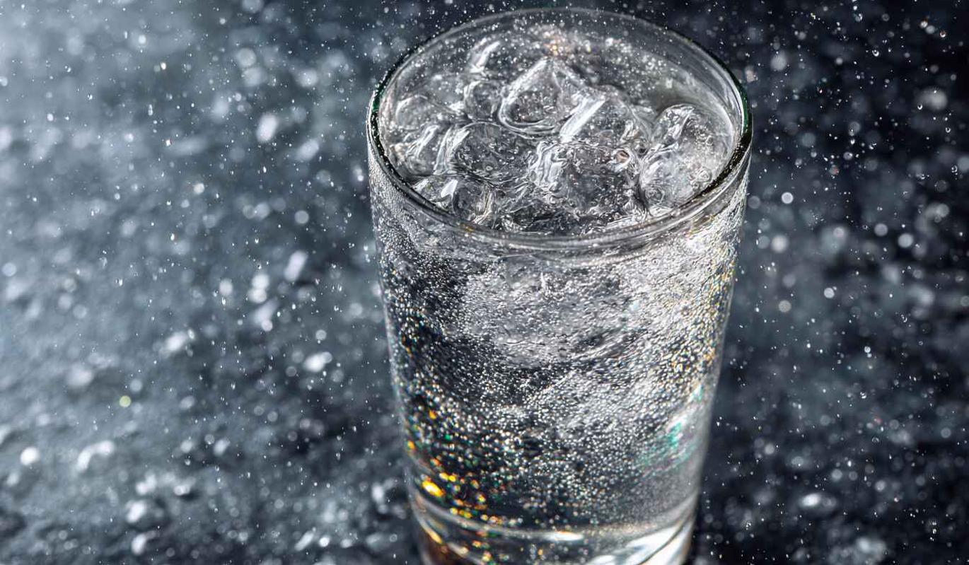 День рождения газированной воды 2026: история и интересные факты