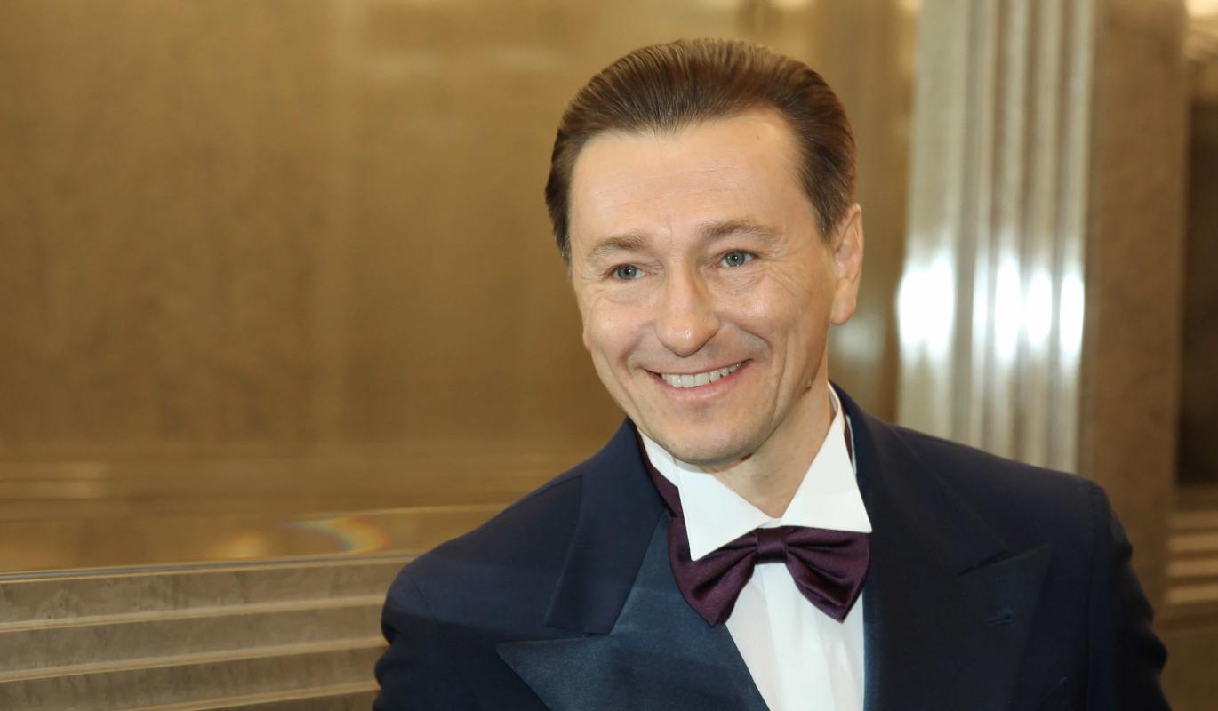Сергей Безруков рассказал о фильме "Август", любимых песнях Высоцкого и новой постановке по Бомарше