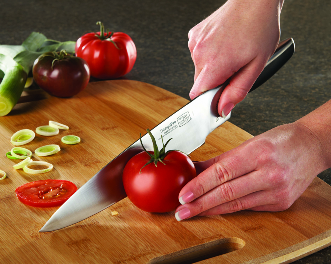 Кухонный нож. Нож кухонный овощной. Нож для нарезки овощей. Нож режет овощи.