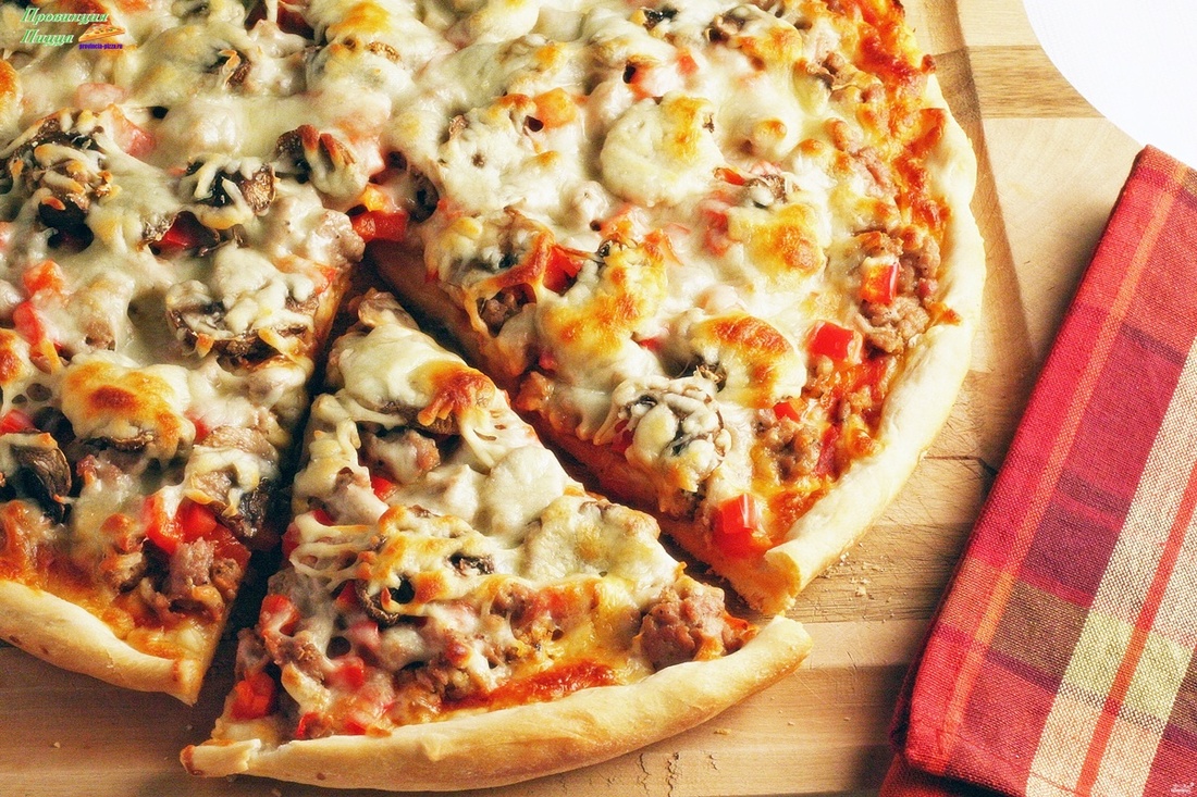 фото пиццы в домашних условиях в духовке с фото с колбасой и сыром и помидорами фото 89