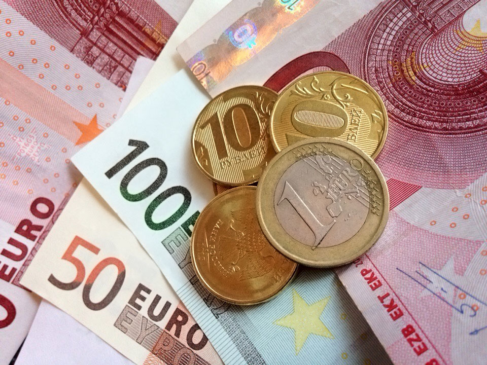 Евро. Евро валюта. Евро в рубли. Иностранная валюта евро.