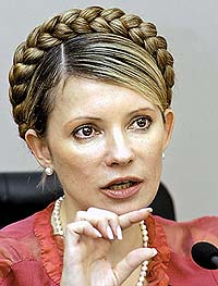 Стилист говорит о гардеробе Юлии Тимошенко. "Перебор с женственностью"