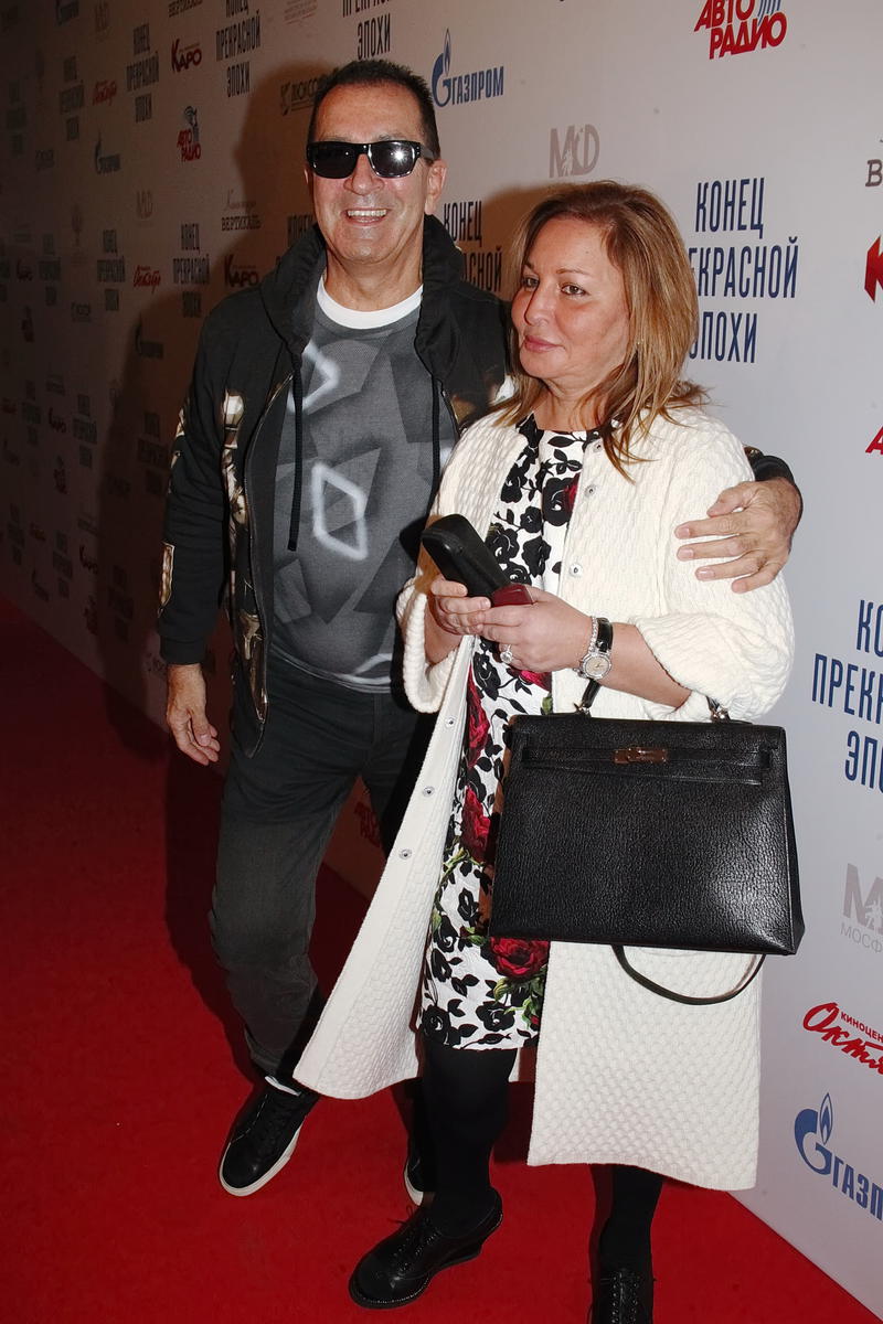 Жена буйнова биография. Жена буйнова биография. Жена буйнова биография. Буйнов 2022. Буйнов и его жена.