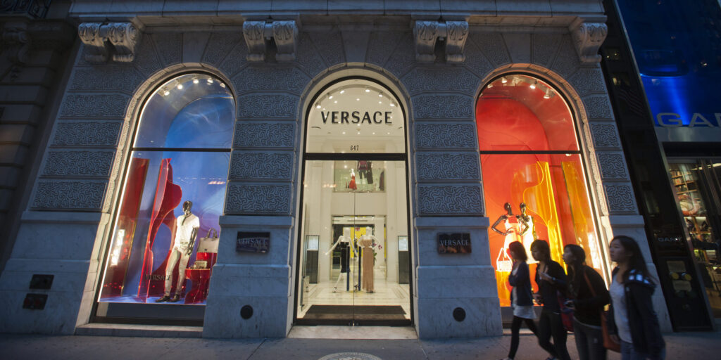 Питер Мюлье начал работу в Versace