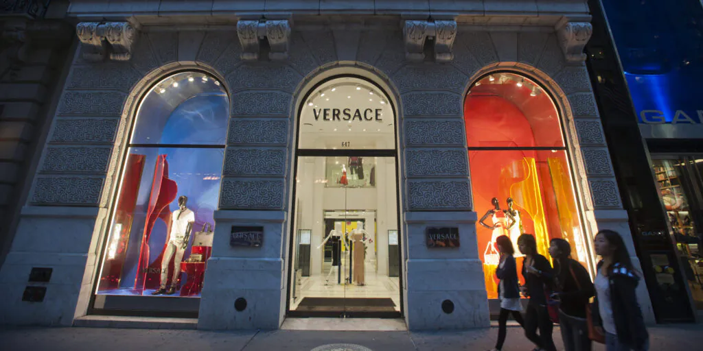Питер Мюлье начал работу в Versace