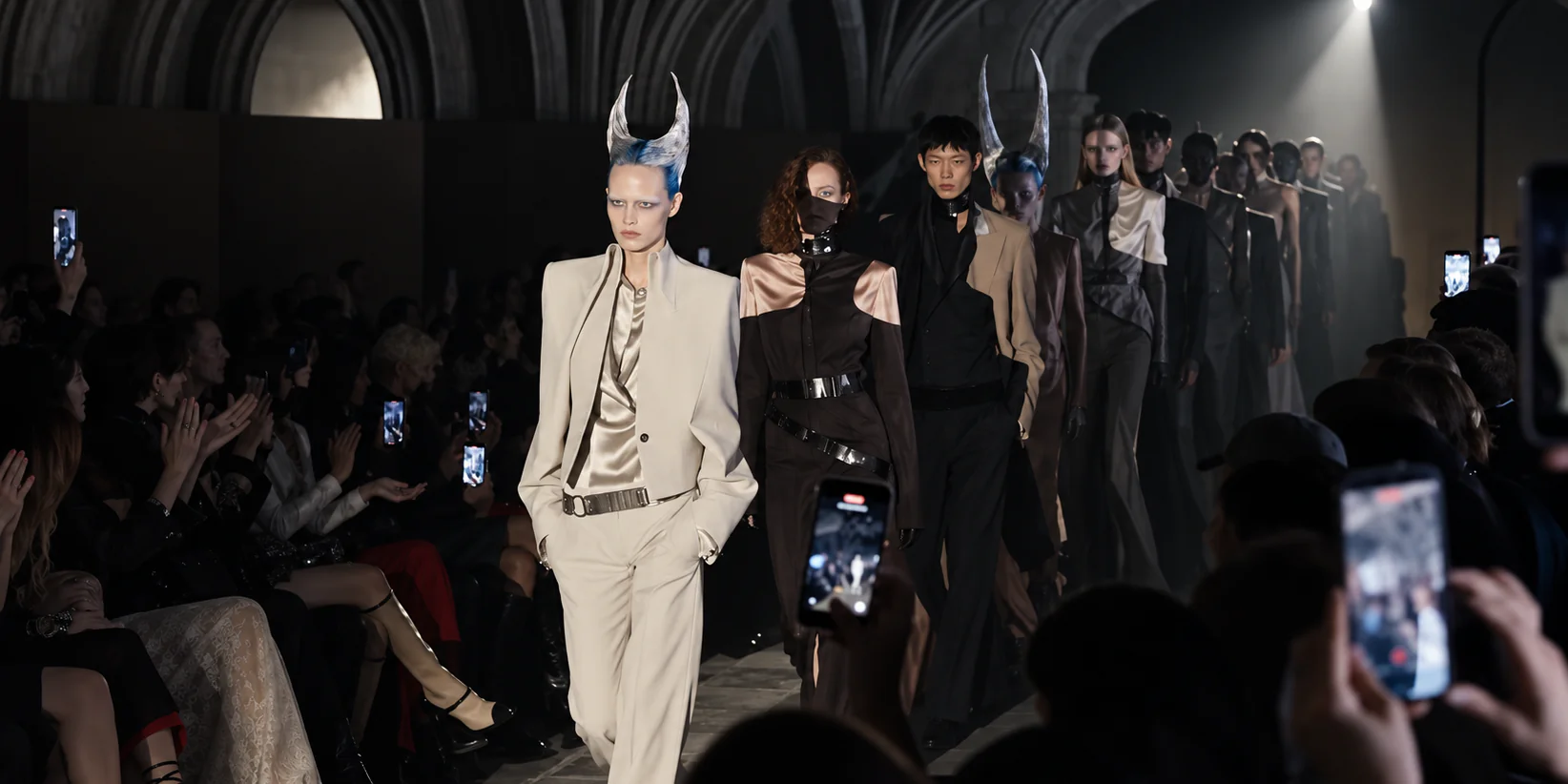 McQueen представил коллекцию весна–лето 2027 в Лондоне