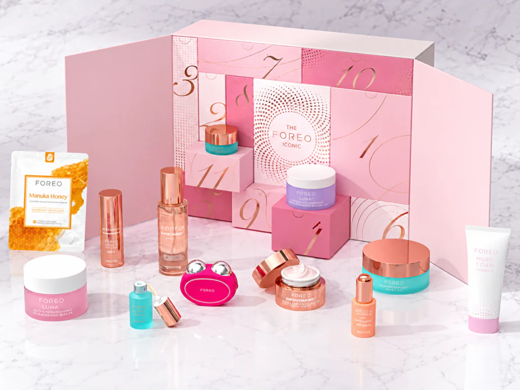 Адвент-календарь FOREO THE FOREO ICONS с устройством BEAR 2 и средствами ухода